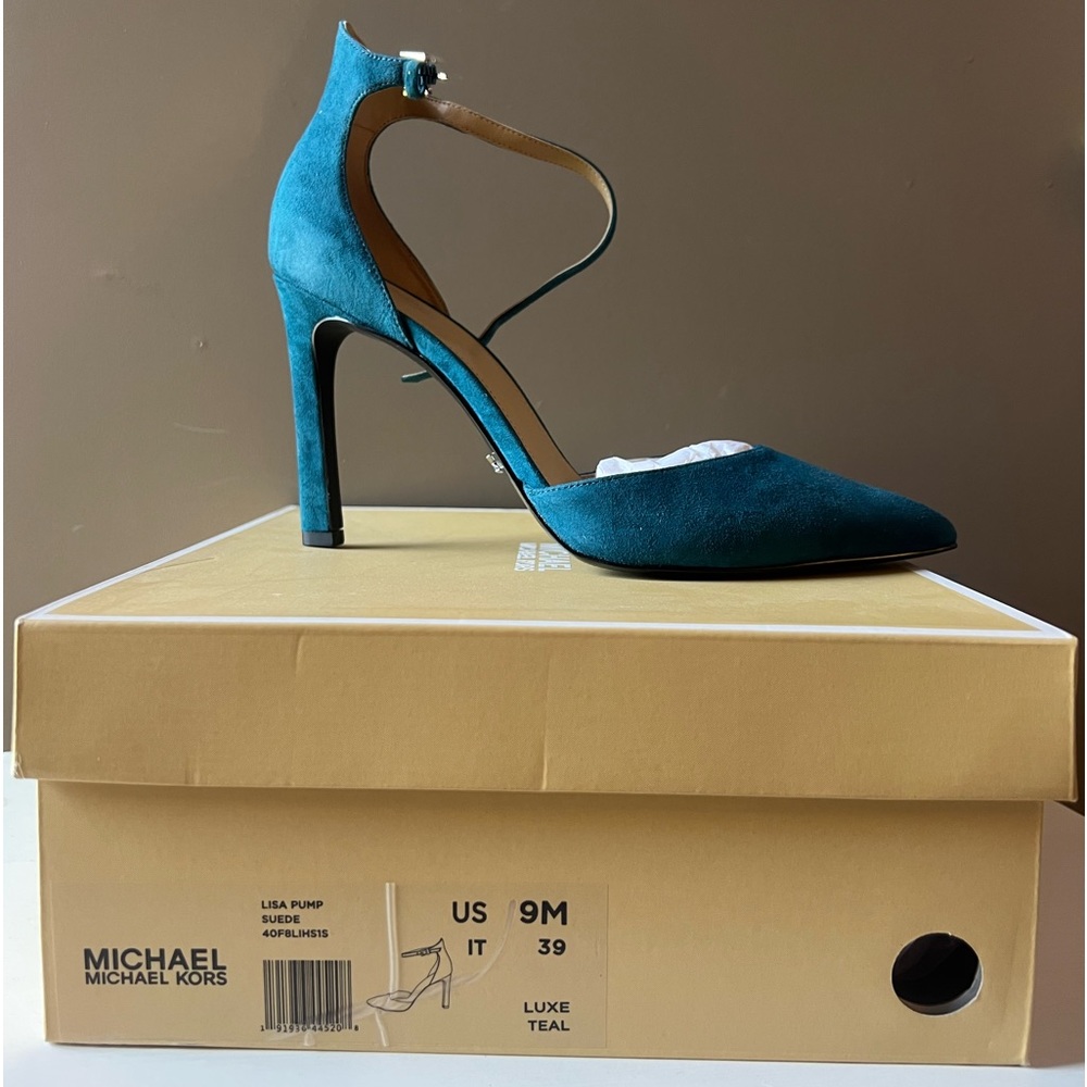 NIB Michael Kors Lisa pump in color teal suede.